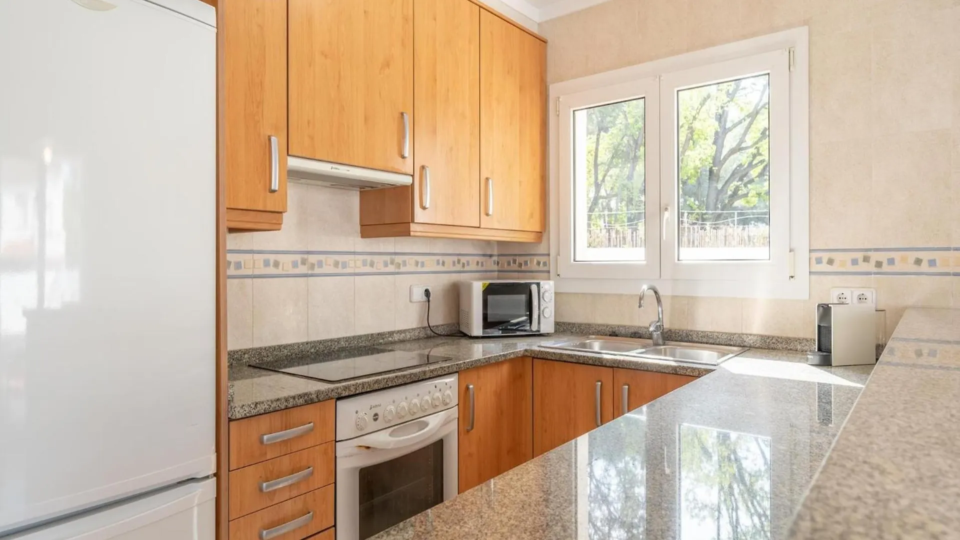 Family-Friendly Villa For 8 Guests L'Escala