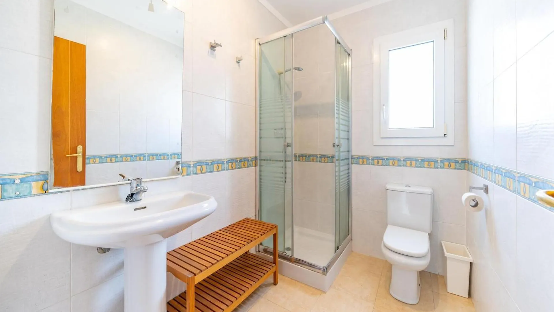 Family-Friendly Villa For 8 Guests Ля Эскала