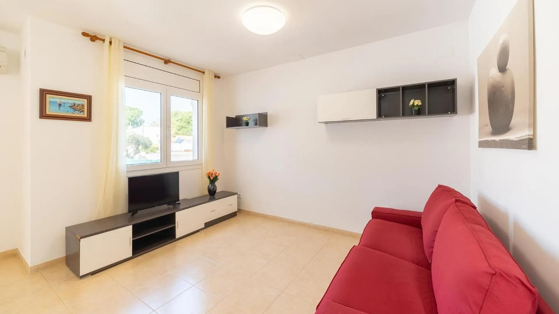 Family-Friendly Villa For 8 Guests L'Escala
