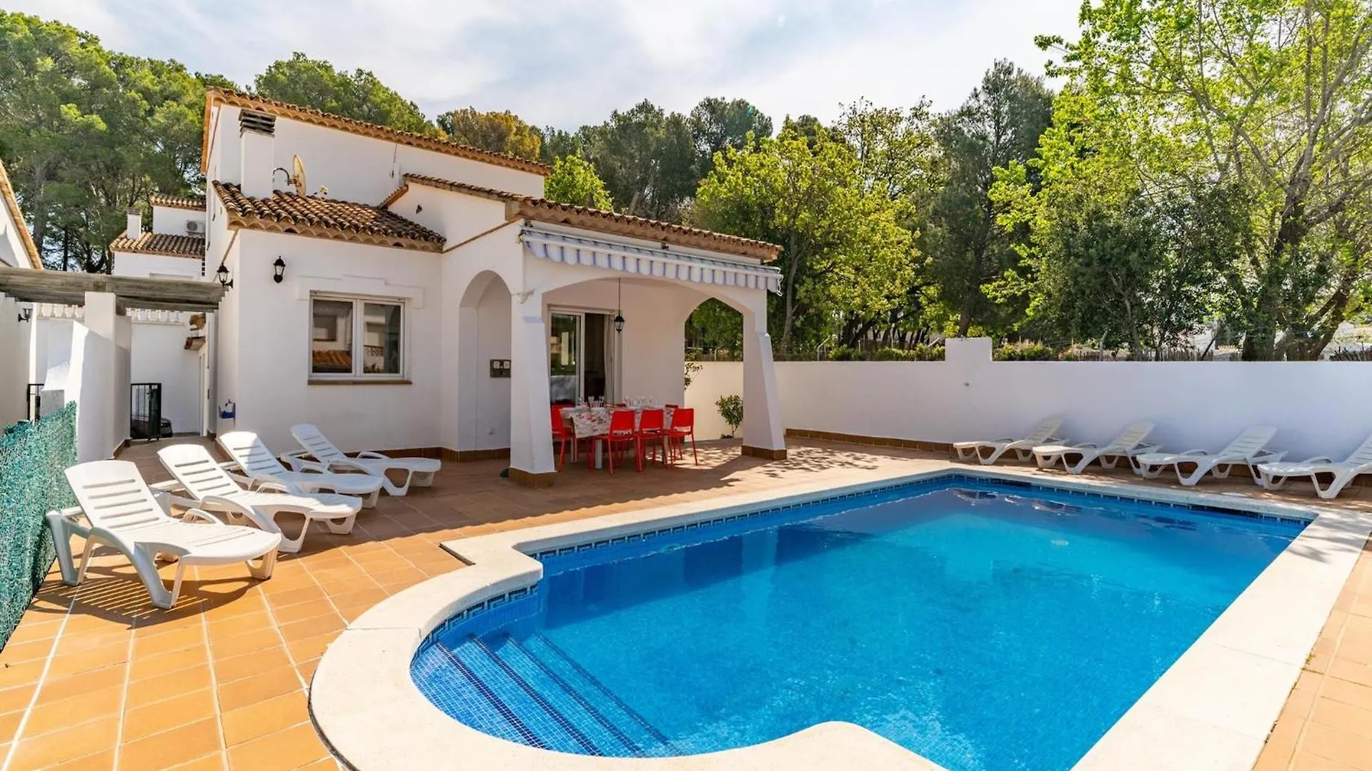 Family-Friendly Villa For 8 Guests L'Escala